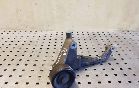 KIA Sorento Generator/alternator bracket 