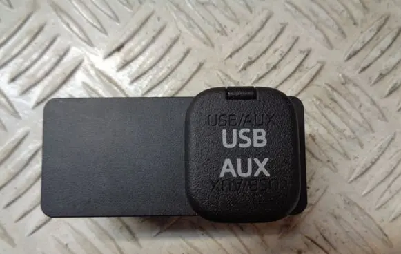 Mazda 2 USB socket connector KD45669U0