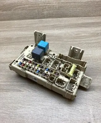 Toyota Avensis T220 Fuse module 82641CA010F