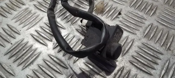 Nissan Primera Headlight level height control switch