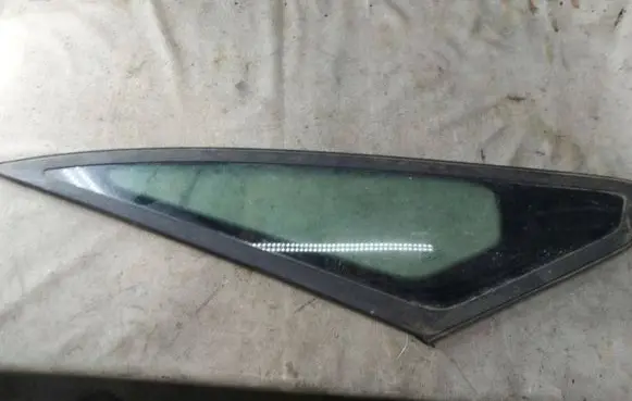 Ford Galaxy Front triangle window/glass 43R001605 AS2M3250DOT682