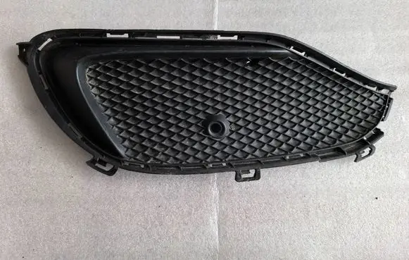 Mercedes-Benz A W176 Front bumper lower grill A1768852700