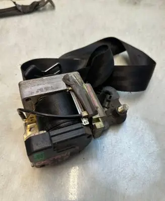 Skoda Octavia Mk1 (1U) Front seatbelt 33030331A