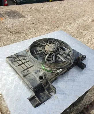Volvo 850 Radiator cooling fan shroud 9161825