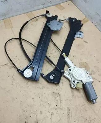 Mercedes-Benz CLK A209 C209 Front door window regulator motor 0130821920