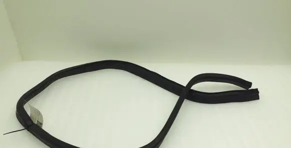 Mercedes-Benz CLS C219 Engine compartment rubber 