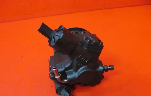 Volvo C30 Fuel injection high pressure pump 9685705080