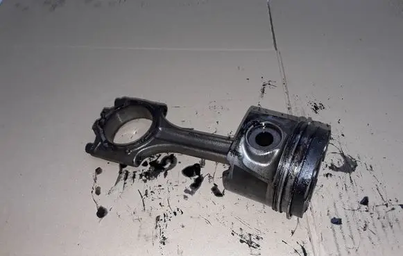 Volvo XC90 Piston with connecting rod NOCODE