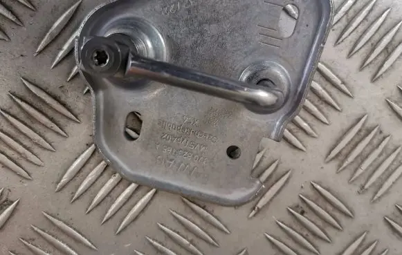 Skoda Superb B8 (3V) Engine bonnet/hood lock/latch loop/hook 3V0823185A