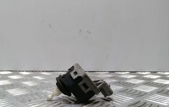 Opel Astra G Headlight level adjustment motor 90590665