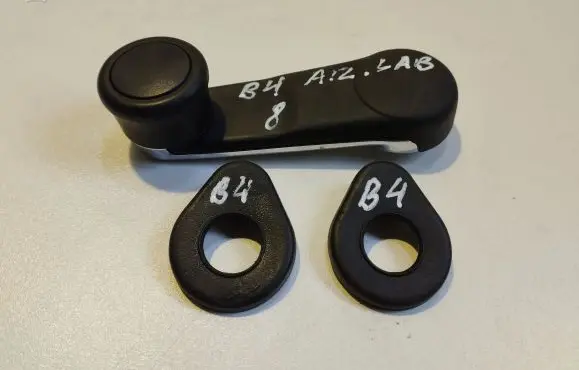Audi 80 90 S2 B4 Rear door window winding handle 443837575A 443837581D