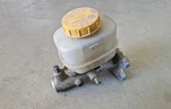 Nissan Patrol Y61 Master brake cylinder