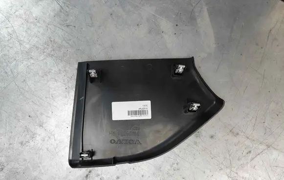 Volvo XC60 Seat belt trim 31425769