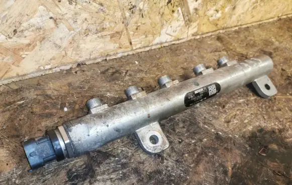 Opel Zafira B Fuel main line pipe 55197370 000679L3 0445214095