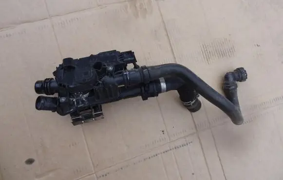 Peugeot 308 Thermostat housing 9803549480 9803986980