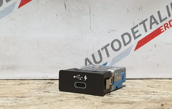 BMW 1 F40 USB socket connector 8711939 84108711939