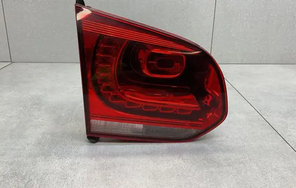 Tailgate rear/tail lights