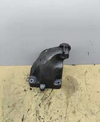 Mercedes-Benz CLS C219 Engine mounting bracket A6422230104 A046000