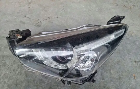 Mazda 2 Headlights/headlamps set 