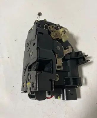 Audi TT Mk1 Front door lock 8N2837015B 5002