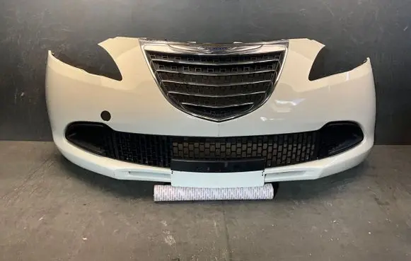 Chrysler Ypsilon Front bumper 735486082