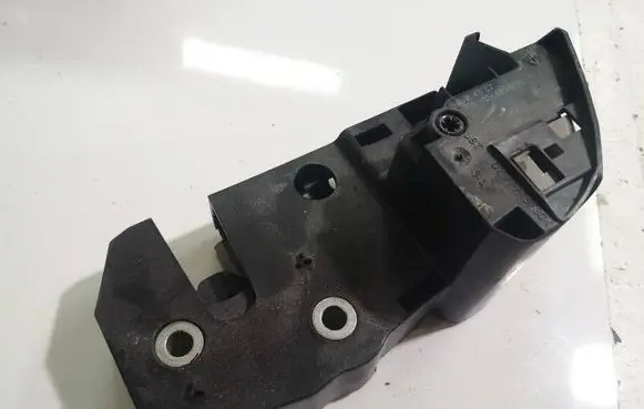 Volkswagen PASSAT B6 Seat back rest lock catch 3C9885681