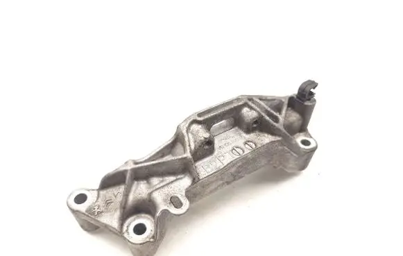 Peugeot 308 Engine mounting bracket 9813582980