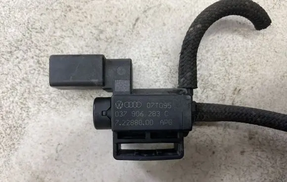 Audi A4 S4 B7 8E 8H Turbo solenoid valve 037906283C 07T095 72288000