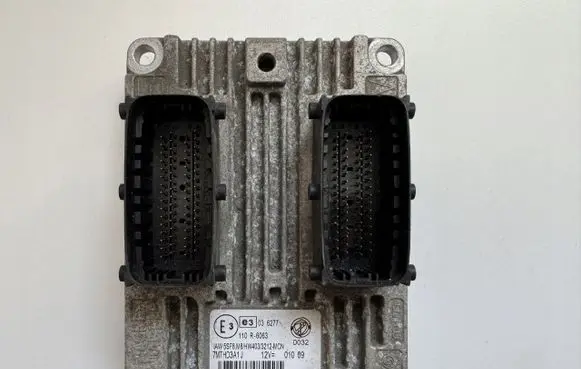 Fiat Punto (199) Engine control unit/module ECU 51847325 IAW5SF8.M8