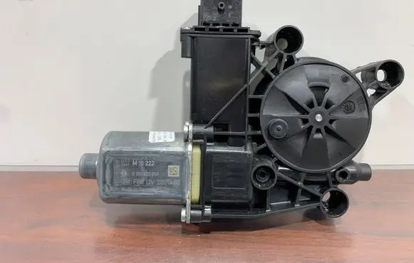 Alfa Romeo Stelvio Front door window regulator motor 0130822068 M16222 20170403
