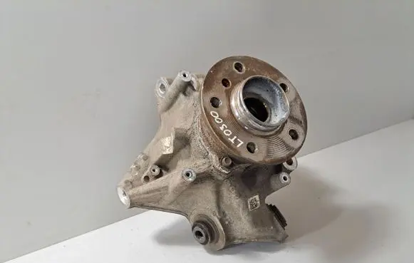 BMW X7 G07 Rear wheel hub 6876654 6876652