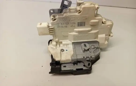 Volkswagen Tiguan Rear door lock 3C4839015A