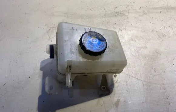 Lexus RX 450H Brake fluid reservoir 241040