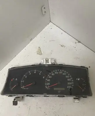 Toyota Corolla E120 E130 Speedometer (instrument cluster) 8380002810