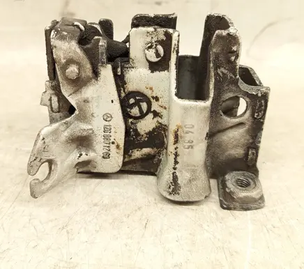 Engine bonnet/hood lock/catch