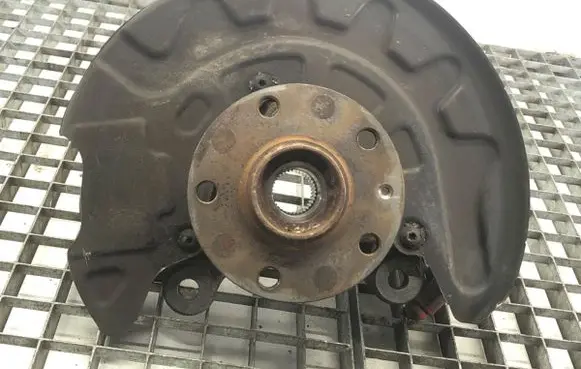 Volkswagen Golf VII Front wheel hub spindle knuckle