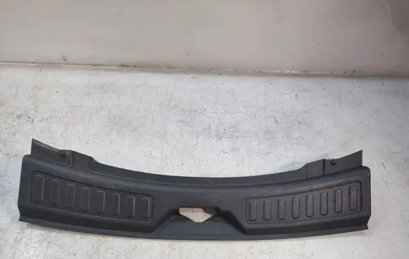 Trunk/boot sill cover protection