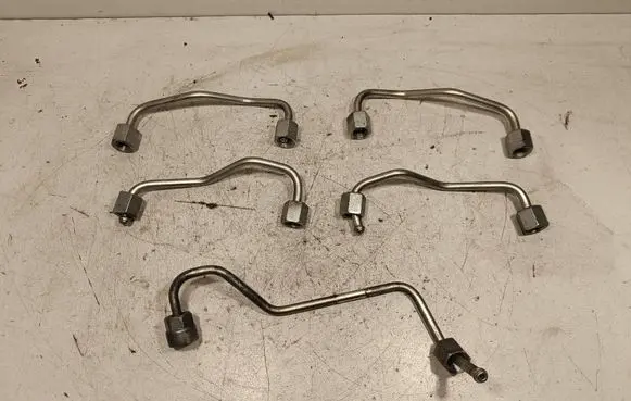KIA Sorento Fuel injector supply line/pipe 