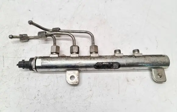 Opel Zafira B Fuel main line pipe 55209572 019505L4