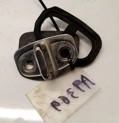 Audi A8 S8 D3 4E Front door lock loop/hook striker 4E0837033A