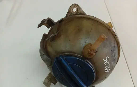 Volkswagen PASSAT B6 Coolant expansion tank/reservoir 1K0121407