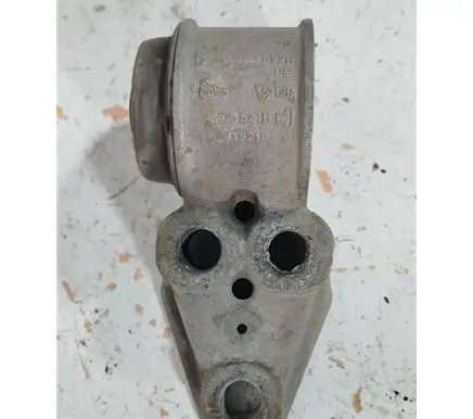 Volkswagen PASSAT B5 Front wishbone bush 