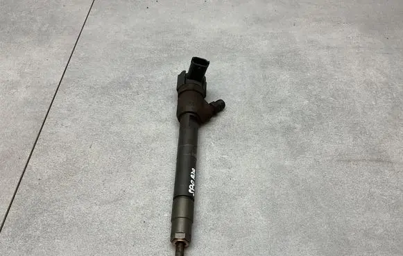 KIA Sportage Fuel injector 338002F300 0445110374