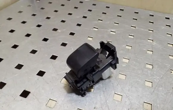 Toyota RAV 4 (XA30) Electric window control switch