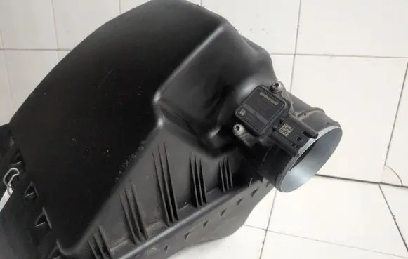 BMW 5 E60 E61 Mass air flow meter 5WK97502 7521030