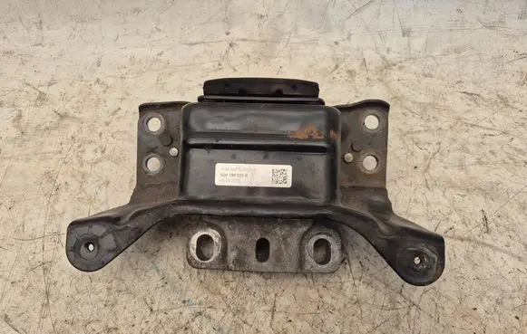 Volkswagen PASSAT B8 Engine mount bracket 5Q0199555R X44AVW1L093S1A 08042015