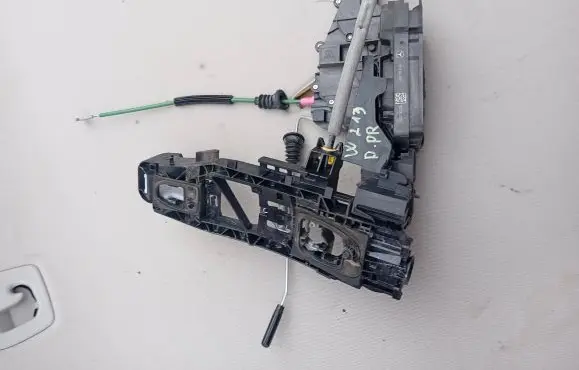 Mercedes-Benz E W213 Front door lock A2220063999