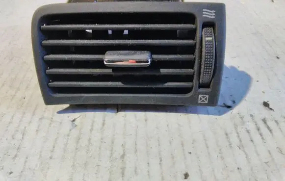 Toyota Avensis T250 Dashboard side air vent grill/cover trim