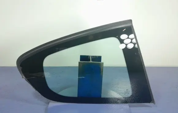Peugeot 208 Rear side window