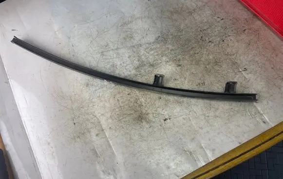 Mitsubishi Pajero Sport I Rear door windshield rail 